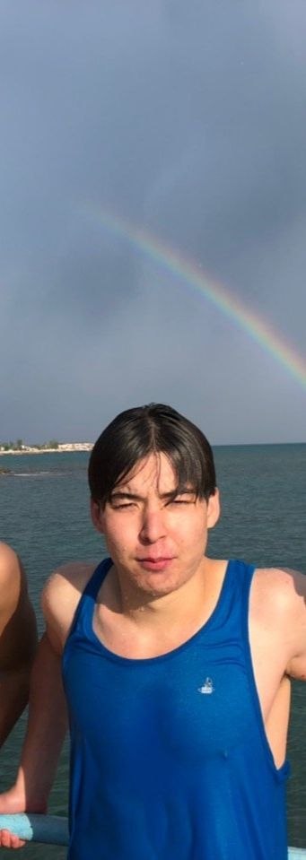 Султан у моря, над водой радуга